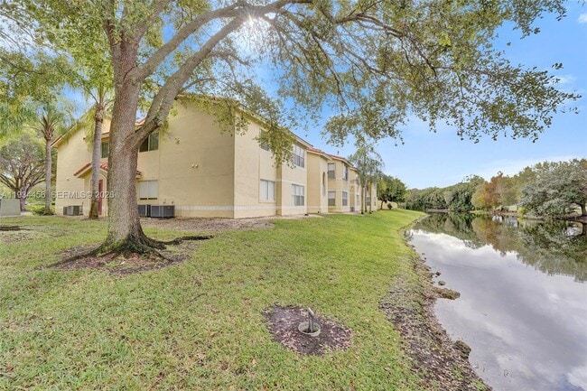 Building Photo - 457 Vista Isles Dr