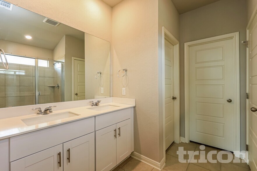 Building Photo - 5818 Nyla Wy