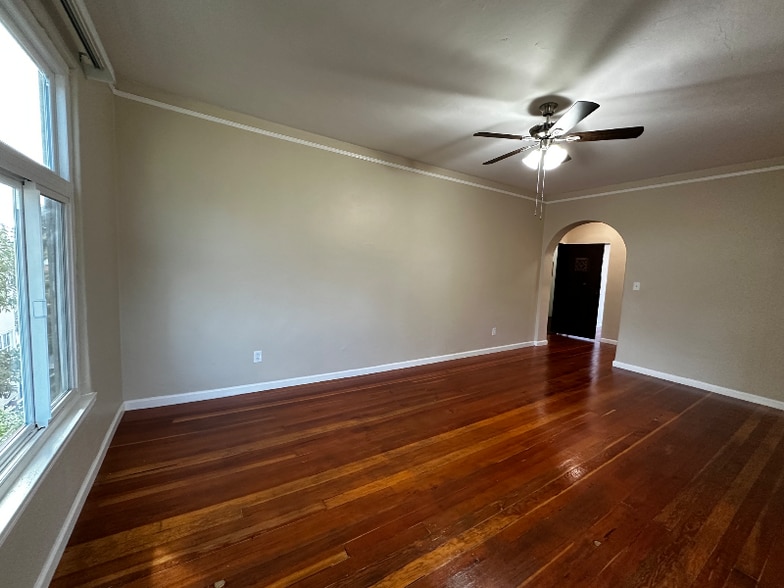 Building Photo - 2208 Carroll St