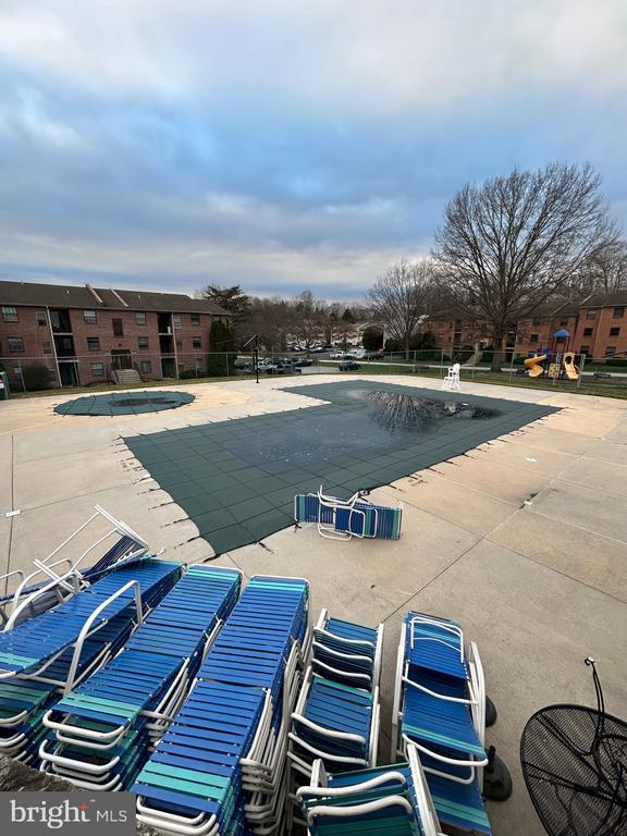 Building Photo - 3223 Valley Dr