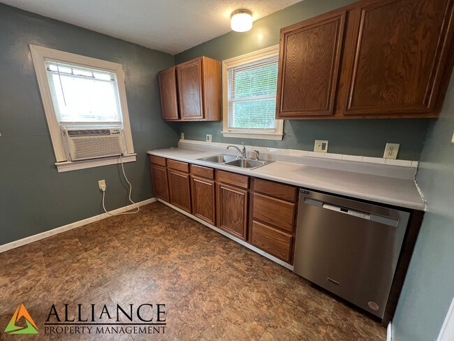 Building Photo - 729 Thurston St