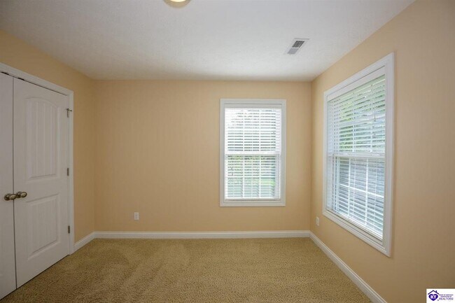Building Photo - 114 W Mandarin Ct