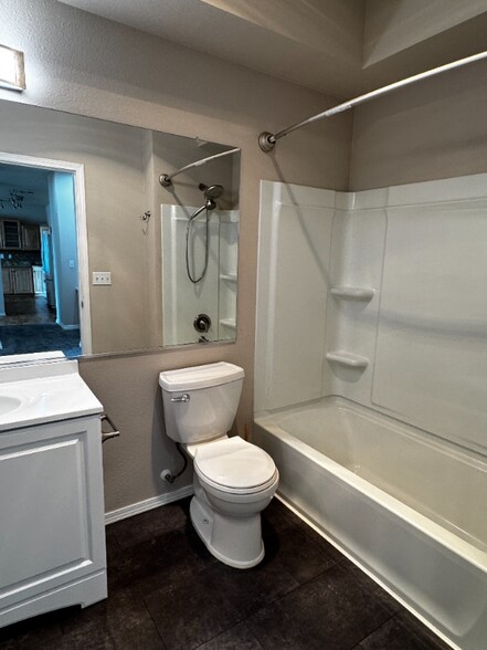 Building Photo - 22855 E Country Vista Dr