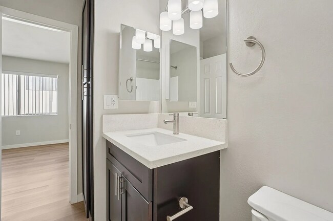 Building Photo - Chadron Apartment