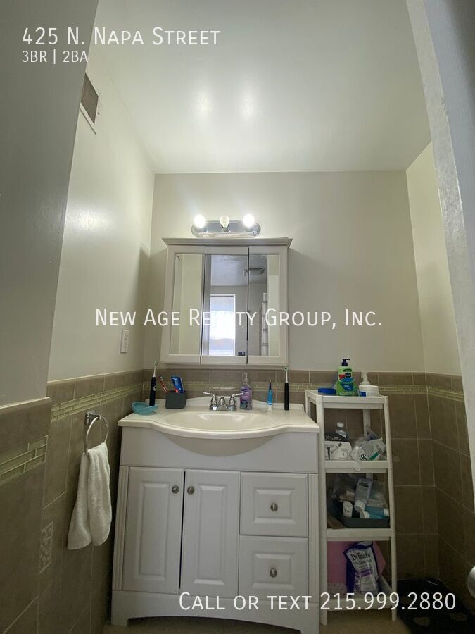 Building Photo - 425 N Napa St