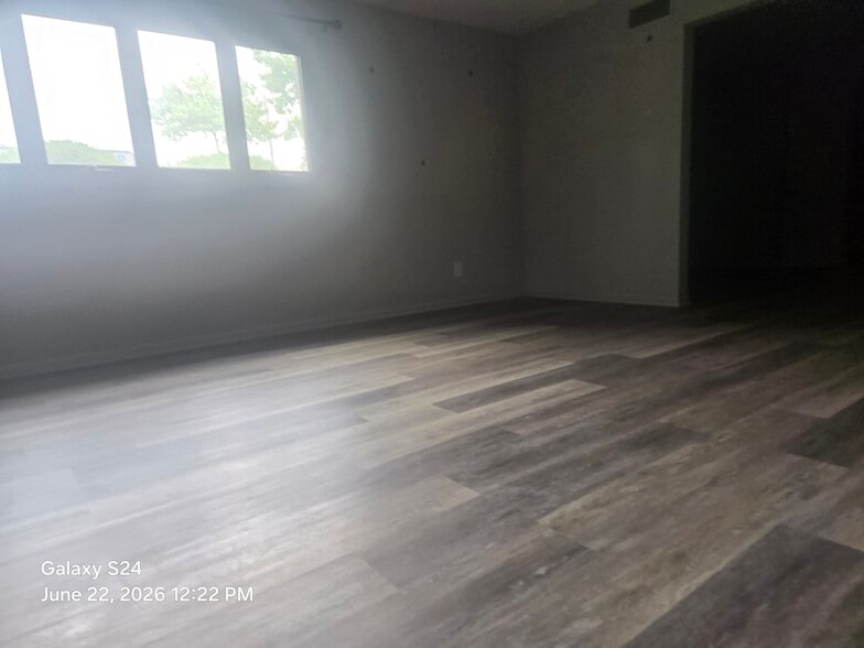 spacious open concept - 22655 Chagrin Blvd