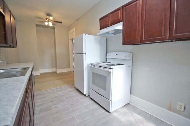 Building Photo - RENOVATED ONE BEDROOM, ONE BATH DUPLEX APARTMENT – AVAILABLE JULY 14TH!