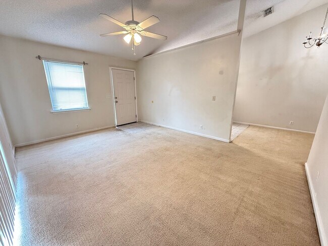 Building Photo - 150 Lakemont Dr