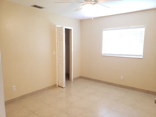 Building Photo - 405 SE Van Loon Terrace