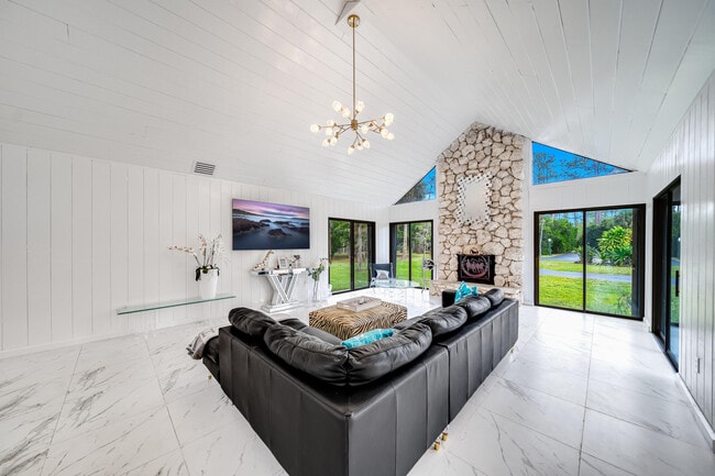 Building Photo - 583 Rambling Dr Cir