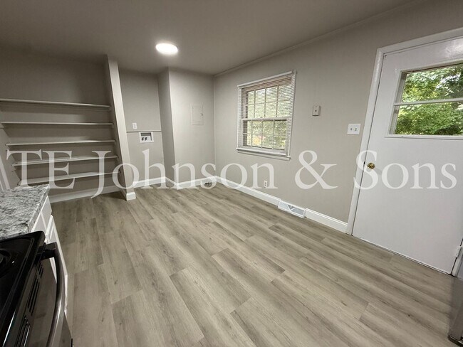 Building Photo - Newly Renovated 4 Bedroom Home with Hardwood Floors & Central A/C in Winston-Salem