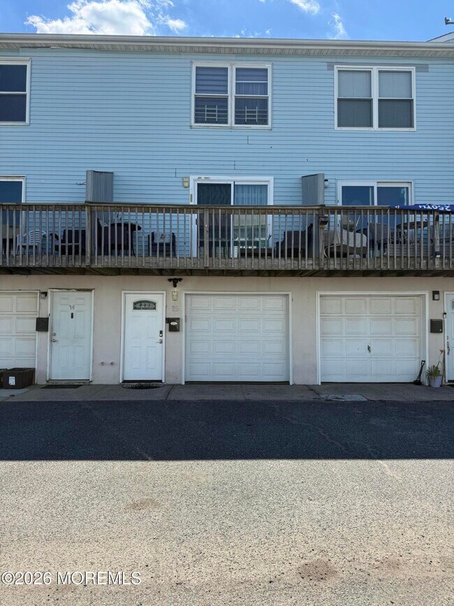 Building Photo - 15 Beachway Ave