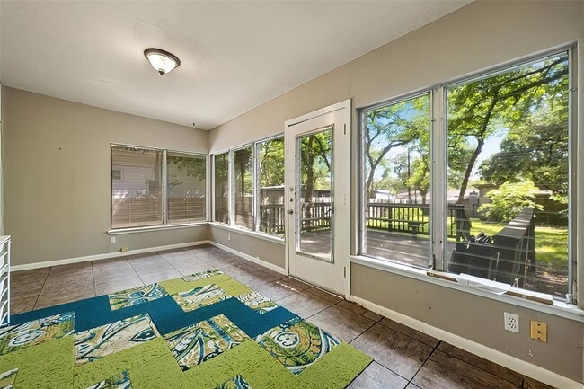 Building Photo - 2605 W 49th St
