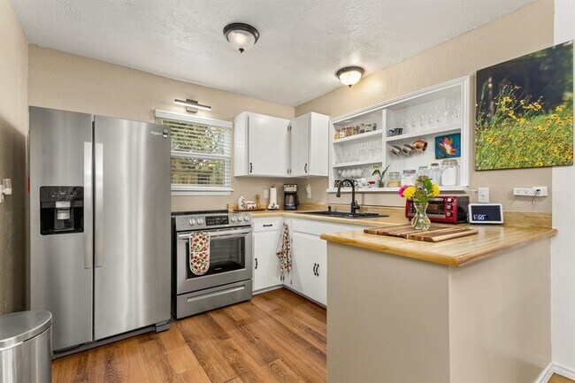 Building Photo - 467 Burr Oak Ln