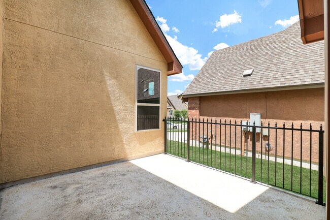 Building Photo - 8626 Glass Gem Dr