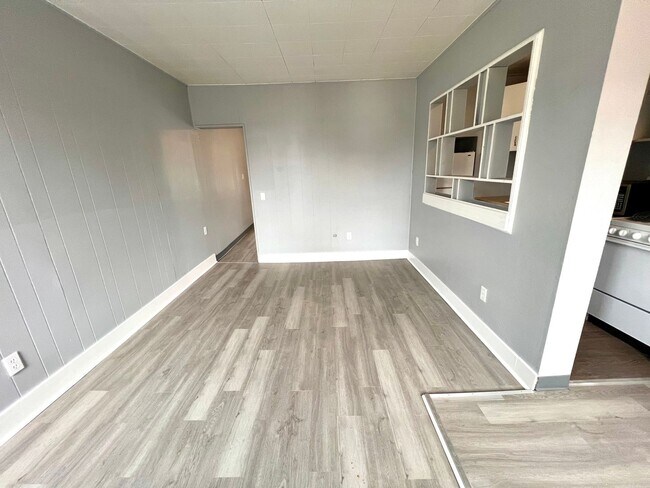 Building Photo - 1141 Brabec St