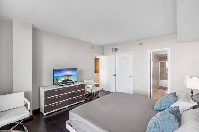 Building Photo - 10275 Collins Ave