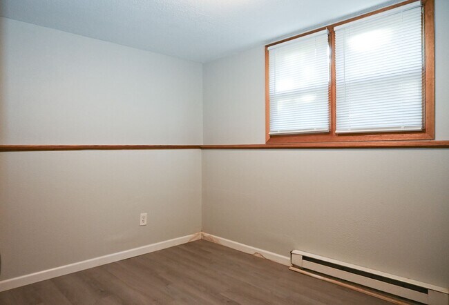 Building Photo - 723 S 25th St