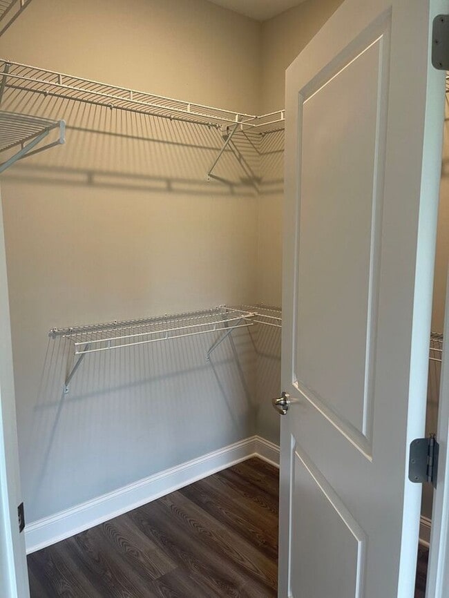 Building Photo - 3 Bedrooms, 2.5 Baths 2-story townhome