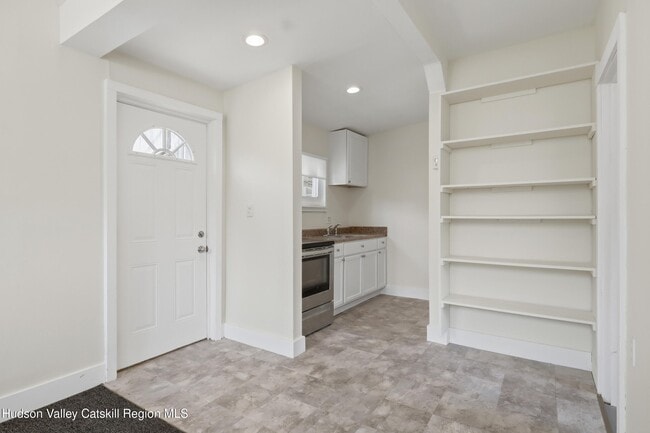 Building Photo - 43-47-47 Tinker St