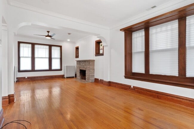 Building Photo - Hi-Pointe Adjacent House!