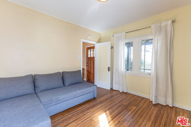 Building Photo - 3418 Greensward Rd