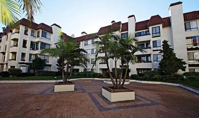 Building Photo - 5865 Friars Rd