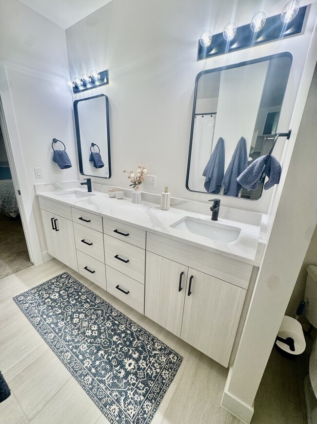 Building Photo - 4160 E 4160 S