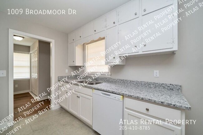 Building Photo - 1009 Broadmoor Dr
