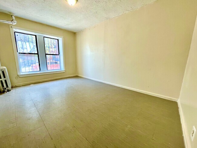 Building Photo - 1331 Seneca Ave