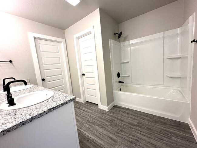 Building Photo - 4Bed/2Bath Available 6/5