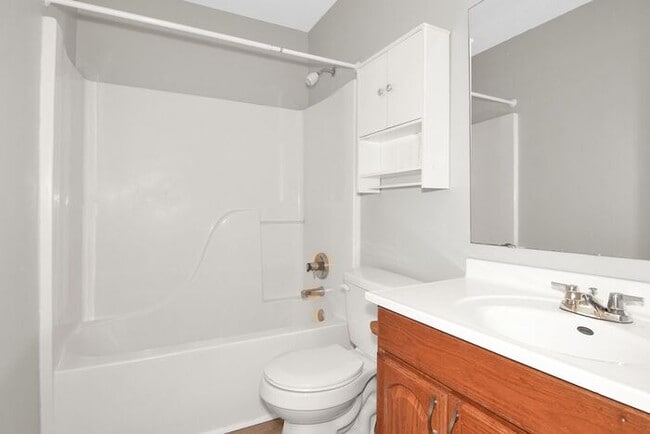 Building Photo - 5 Ashwood Cir