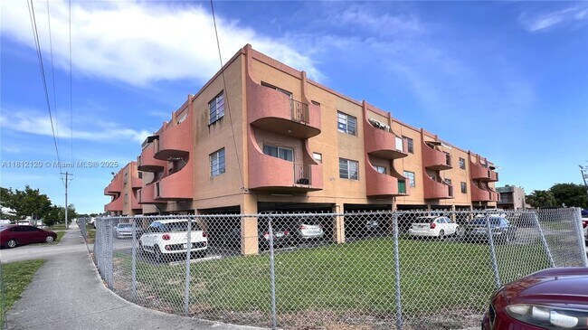 Building Photo - 3675 W 11th Ave
