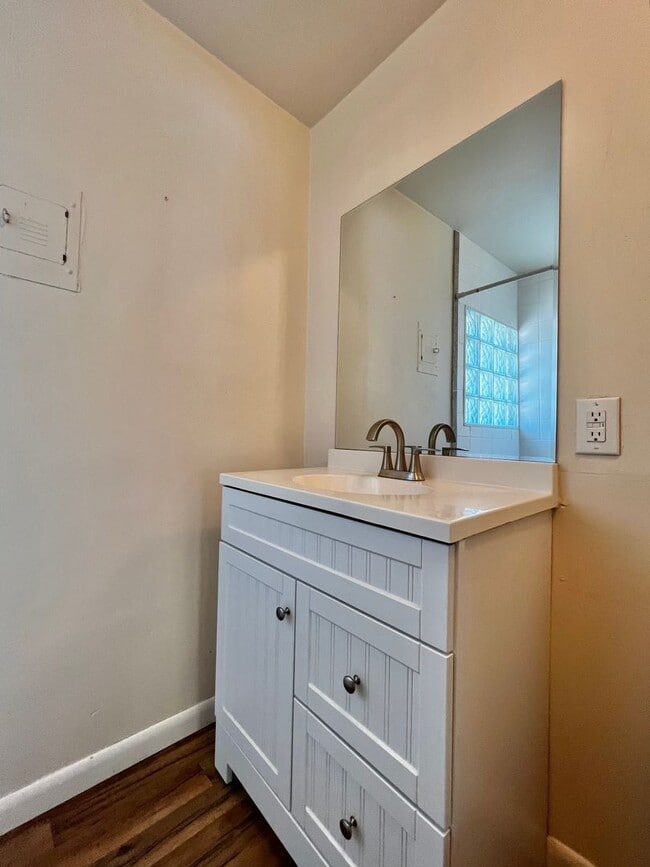 Building Photo - Spacious 3 Bed 2 Bath House in Central For...