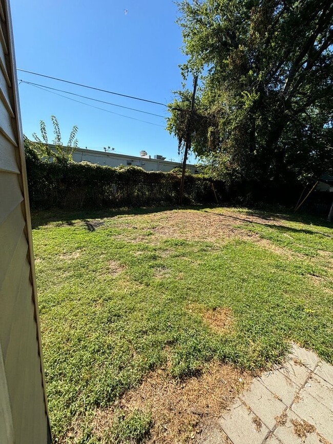 Building Photo - 1211 26th St