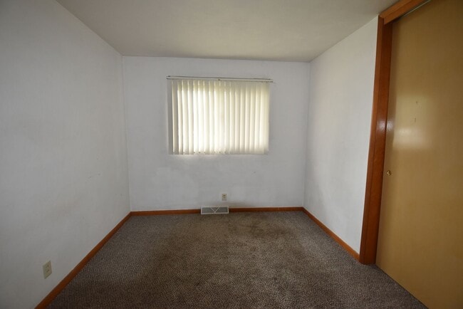 Building Photo - Mishawaka 3 bed 1 1/2 bath by Marion Highs...