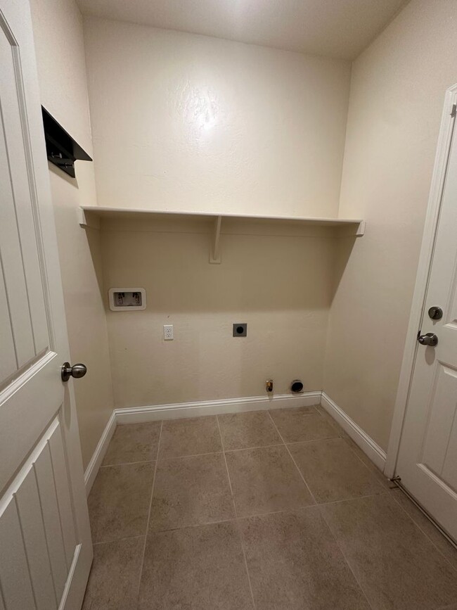 Building Photo - Must see this immaculate home!!!