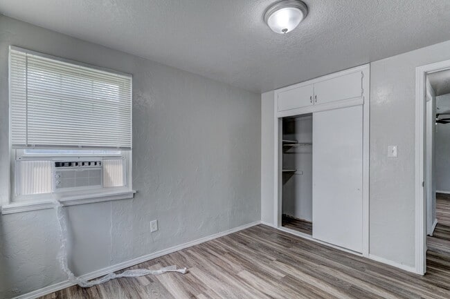 Building Photo - Newly Renovated  4 bedroom 1 bath