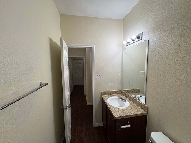 Building Photo - 13529 Raintree Dr