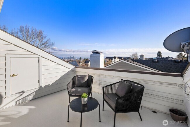 Building Photo - Exceptional Magnolia Home - Rare opportunity to live in Seattles Premier  Neighborhood