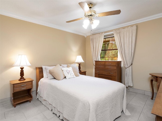 Building Photo - 6556 NW 87th Ave