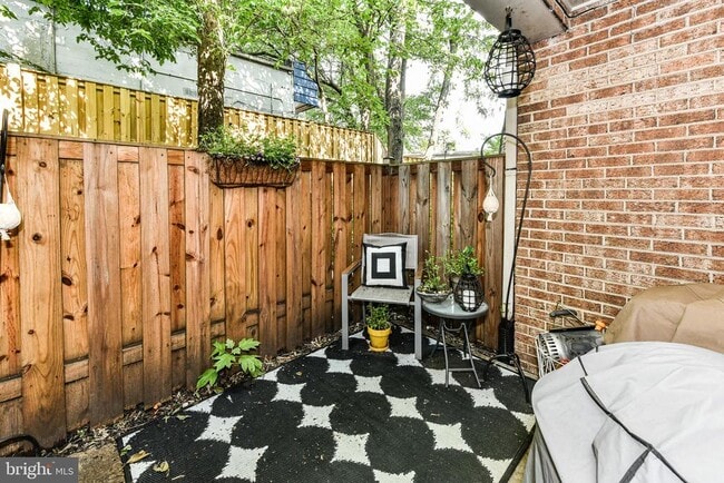 Building Photo - 1774 Dogwood Dr