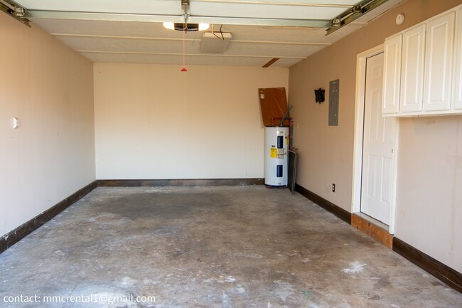 Building Photo - 635 Blackberry Ln
