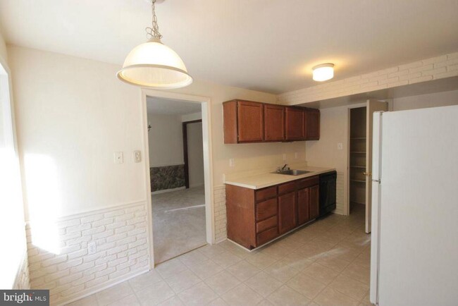 Building Photo - 7901 Central Park Cir