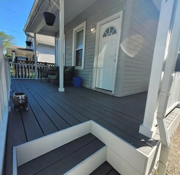 porch / balcony - 1939 W 52nd St