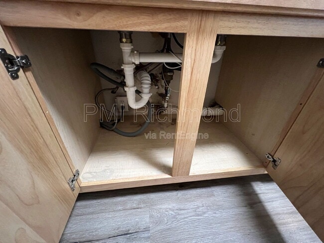 Building Photo - 3530 E Richmond Rd