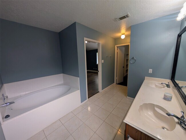 Building Photo - 14619 Golden Cypress Ln