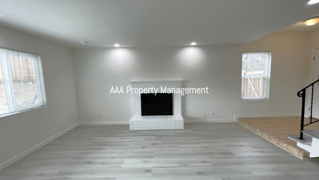 Building Photo - Martinez Beautiful fully remodeled 3 bedro...