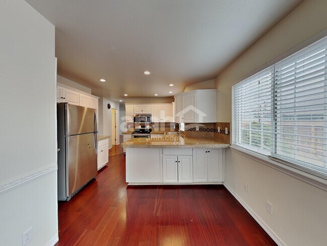 Building Photo - 11060 W Halstead Ct