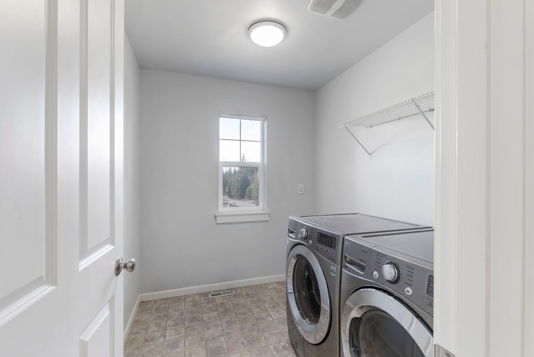 Building Photo - 6398 Juanita Cir NE